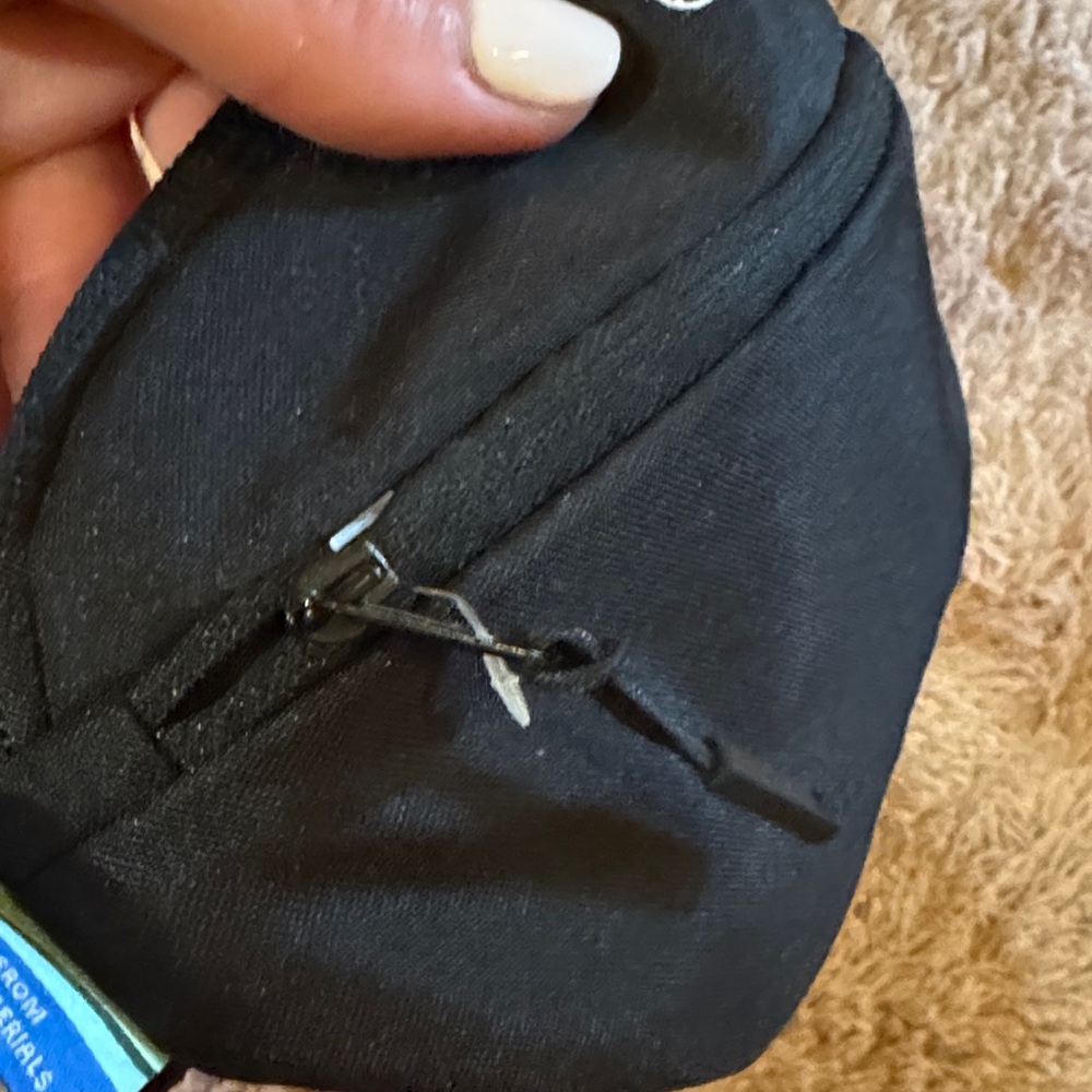 Therabody Black Belt Bag - Picture 3 of 9